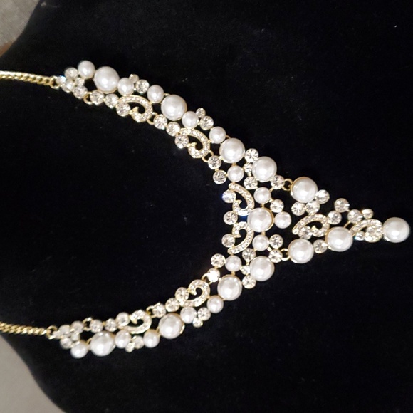 Christian Siriano New York Necklace & Earrings set - Picture 5 of 7